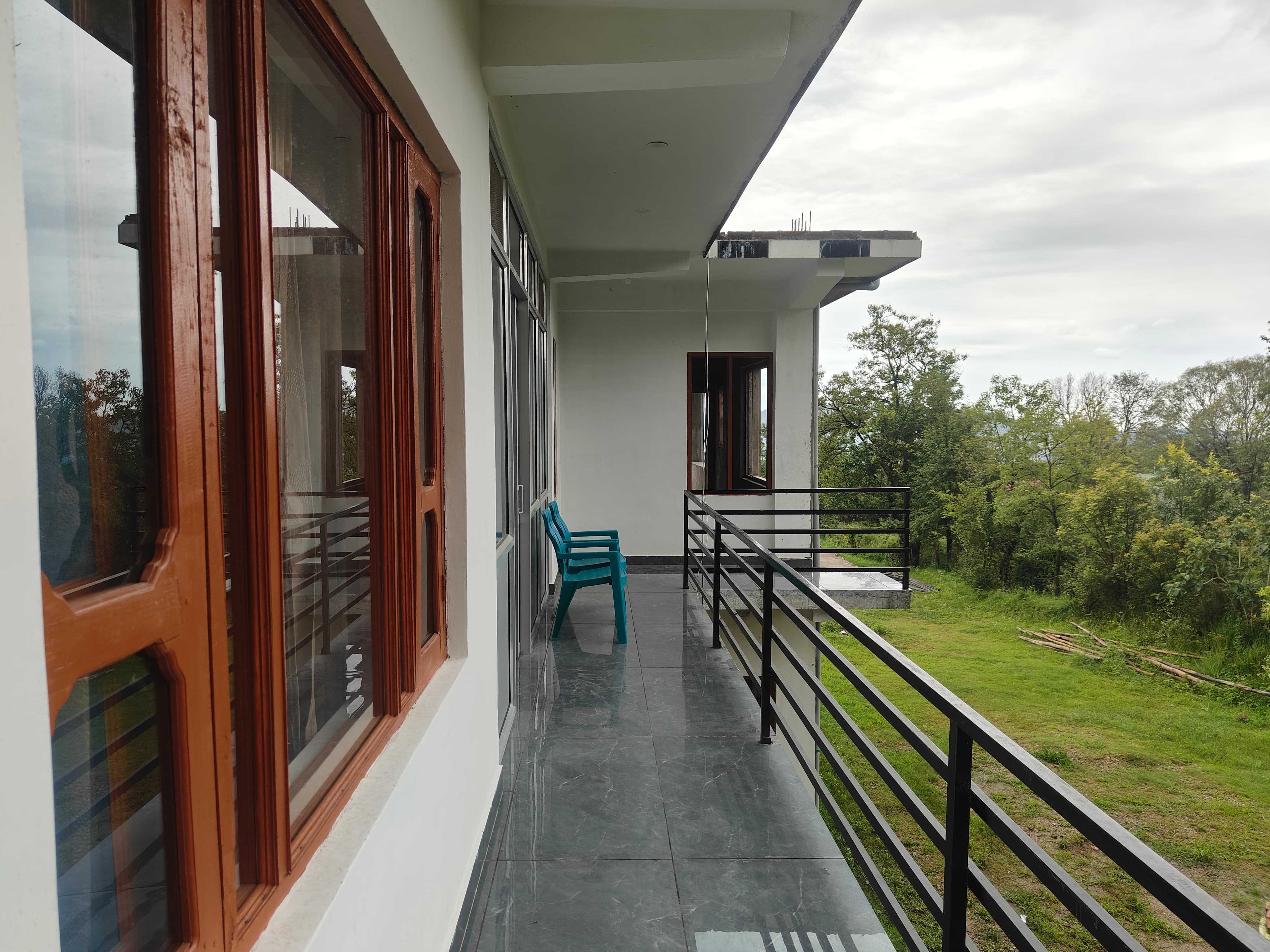 Himalayan Nest Bir Billing